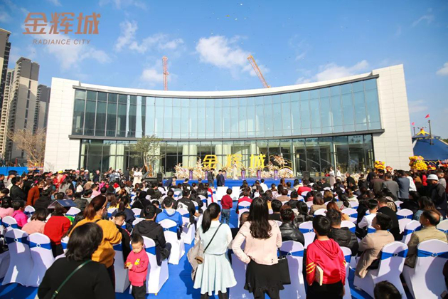 石獅·金輝城營(yíng)銷中心廣場(chǎng)