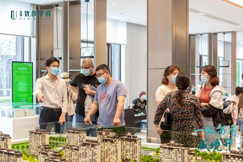 1590395897401961.jpg 金輝·優(yōu)步學(xué)府景觀示范區(qū)開放