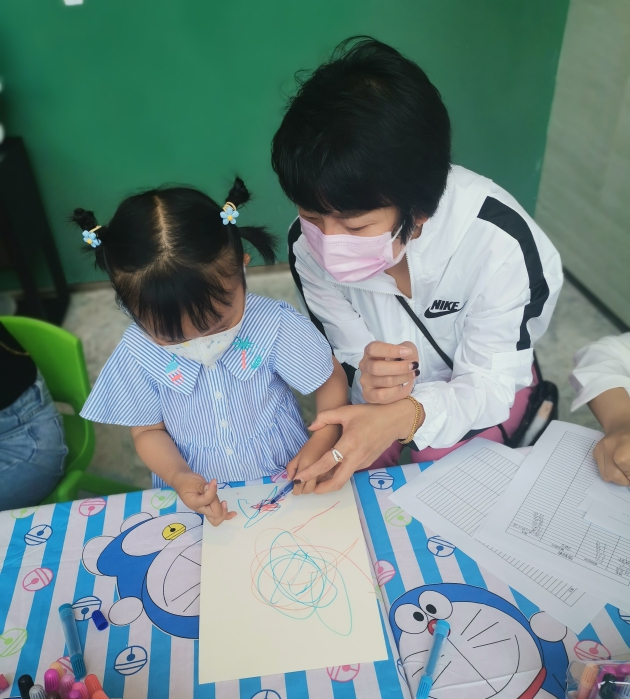 1591064562436169.jpg 金輝暖光社區(qū)親子繪畫