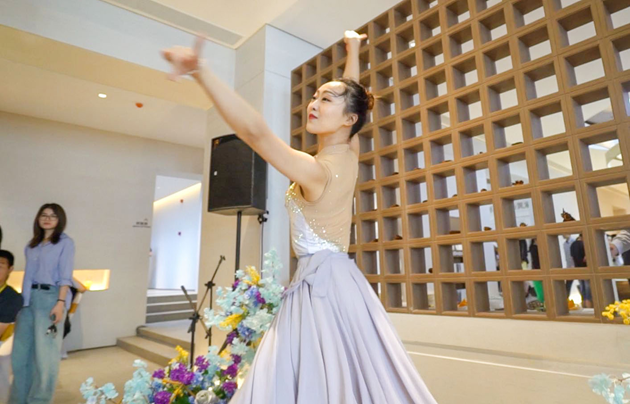 1591603933688741.png 金輝觀瀾云著營(yíng)銷中心現(xiàn)代舞開(kāi)場(chǎng)秀